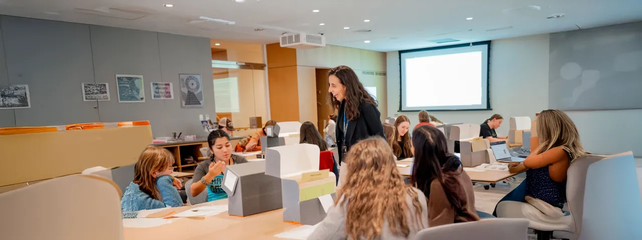 Mariana Brandman teaching